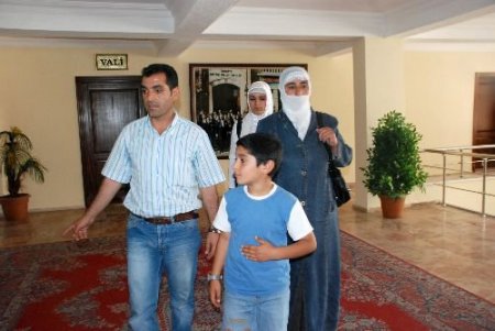 15 Aydır Kayıp Oğlundan Haber Alamayan Aile Vali'den Yardım İstedi