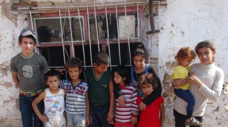 15 kişilik Gezer ailesi Batman'da yarı aç yarı tok yaşam mücadelesi veriyor