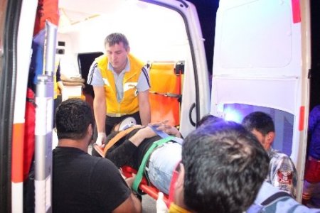 15 metreden evin bahçesine uçan otomobilin sürücüsü yaralandı