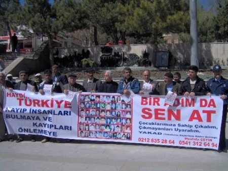 15 Yıl Önce İstanbul'da Kaybolan Kardeşini Yozgat'ta Arıyor