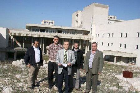 15 Yıl Önce Temeli Atılan Hastane, 4 Yılda Ayrılan 18 Milyon Tl Ödeneğe Rağmen Bitirilemedi