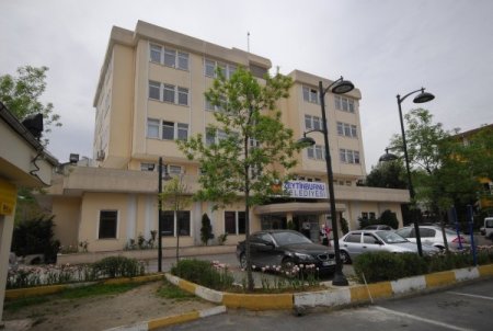 15 yıllık belediye binası çürük çıktı