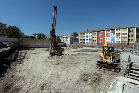 15 yıllık belediye binası çürük çıktı