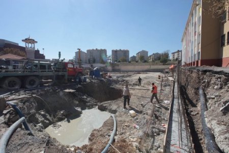 15 yıllık belediye binası çürük çıktı