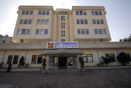 15 yıllık belediye binası çürük çıktı