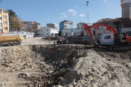 15 yıllık belediye binası çürük çıktı
