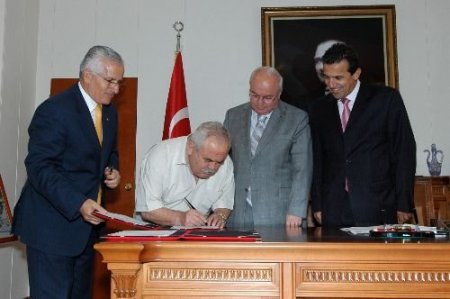 16 Yıl Önce İlkokul Yaptırdı, Şimdi Bahçesine Ana Okulu Yaptıracak