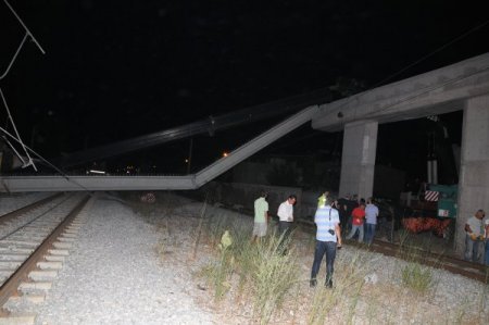17 Tonluk Kiriş, Tren Raylarının Üzerine Düştü