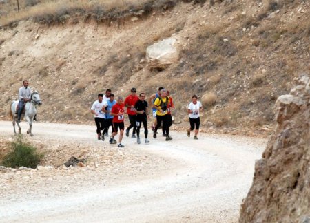 170 km'lik Ultramaraton koşusunda Sadık Şahin birinci oldu