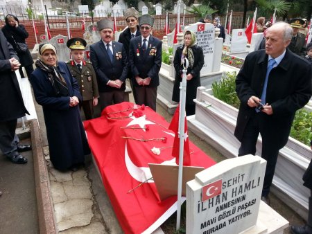 18 Mart Çanakkale Zaferi ve Şehitleri Anma Günü'nde şehitlikler çiçek açtı