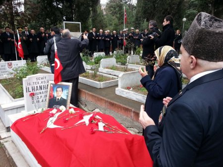 18 Mart Çanakkale Zaferi ve Şehitleri Anma Günü'nde şehitlikler çiçek açtı