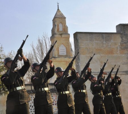 18 Mart'ta şehitliklere ziyaretçi akını