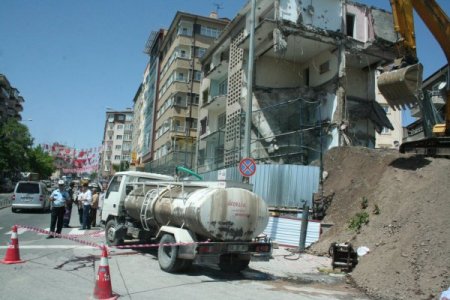 18 Yaşındaki Gence Çarpan Sürücü Kaçtı