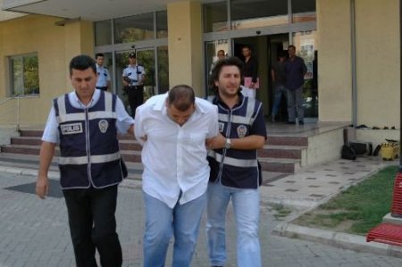 19 Ayrı Suçtan 4 Yıldır Aranan Zanlı İzmir'de Yakalandı