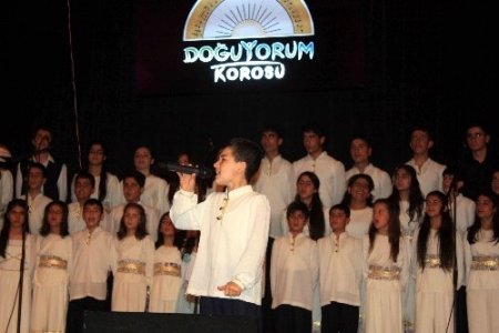 19 dilde seslendirilen şarkılar izleyenleri büyüledi