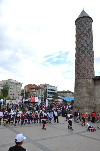 19 Mayıs Atatürk'ü Anma, Gençlik ve Spor Bayramı coşkuyla kutlanıyor