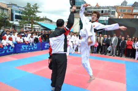 19 Mayıs Atatürk'ü Anma, Gençlik ve Spor Bayramı coşkuyla kutlanıyor