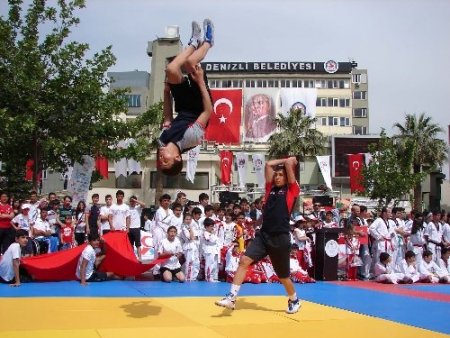 19 Mayıs Atatürk'ü Anma Gençlik ve Spor Bayramı, coşkuyla kutlanıyor
