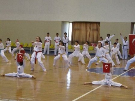 19 Mayıs Atatürk'ü Anma Gençlik ve Spor Bayramı, coşkuyla kutlanıyor