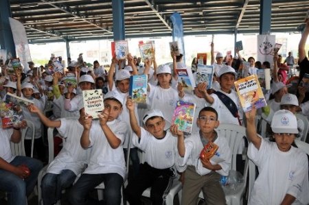 19 Mayıs'ta 1919 kişi aynı anda 19 dakika kitap okudu