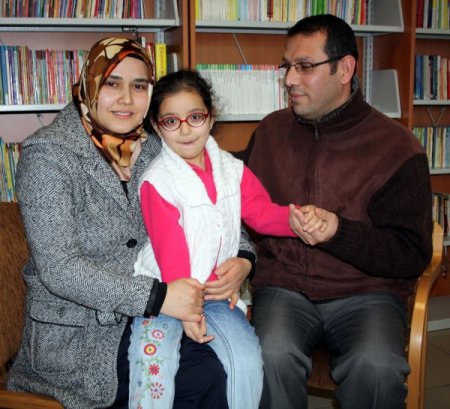 19 numara gözlükle gören küçük Semanur, tedavi olmazsa gözlerini kaybedecek