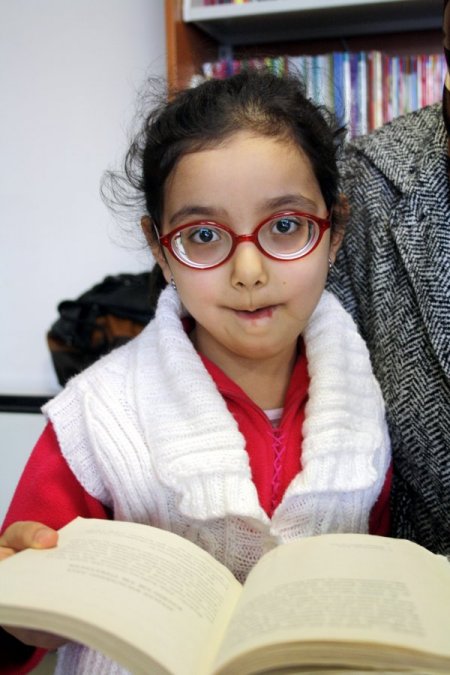 19 numara gözlükle gören küçük Semanur, tedavi olmazsa gözlerini kaybedecek