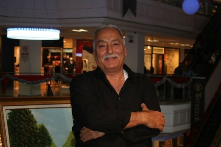 1963'te NATO askerlerine yaptığı resimleri sattı, ilk sergisini 2012'de açtı