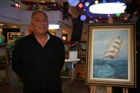 1963'te NATO askerlerine yaptığı resimleri sattı, ilk sergisini 2012'de açtı