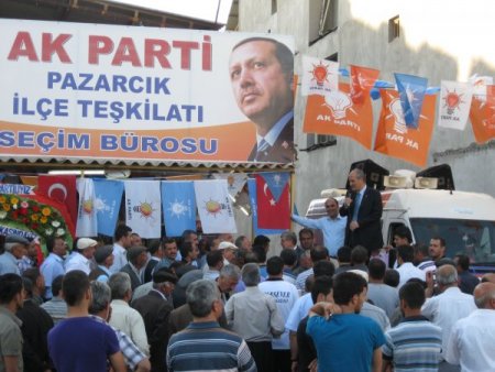 2 Bin 500 Kişi Mhp'den Ak Parti'ye Geçti