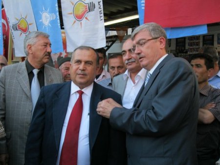 2 Bin 500 Kişi Mhp'den Ak Parti'ye Geçti