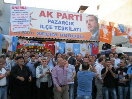 2 Bin 500 Kişi Mhp'den Ak Parti'ye Geçti