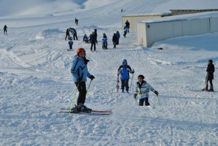 2 bin 700 rakımlı yaylada kayak keyfi