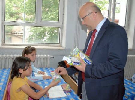 2 Bin 800 Öğrenciye Diş Fırçası Dağıtılıyor
