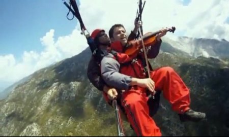 2 bin metrede kemanla açık hava konseri verdi