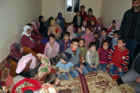 2 bin Suriyeliyi ağırlayan köyde iş yerleri doldu, bir eve 100 kişi sığındı