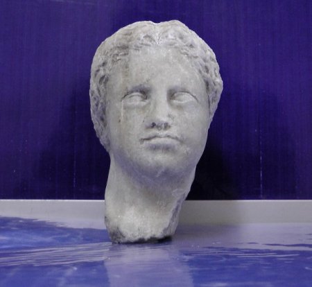 2 bin yıllık heykeller, sınırda ele geçirildi