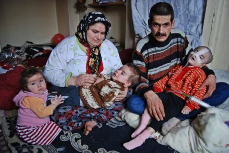 2 engelli çocuk babası hurdacı, üzerine yıkılan borç nedeniyle yardım bekliyor