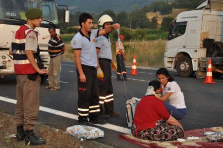 2 Otomobil Çarpıştı 3 Ölü 6 Yaralı