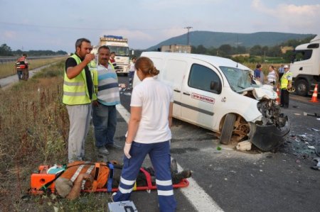 2 Otomobil Çarpıştı 3 Ölü 6 Yaralı