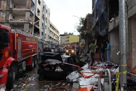 2 patlamayla sarsılan Reyhanlı savaştan çıkmış gibi