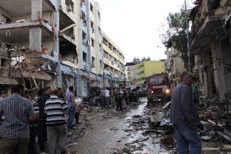 2 patlamayla sarsılan Reyhanlı savaştan çıkmış gibi