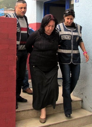 20 damat adayını kuyumcuda bırakıp kaçan dolandırıcı gelin yakalandı