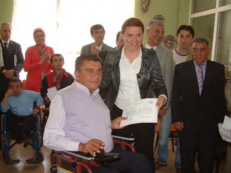 20 Engelli Bilgisayar Sertifikası Aldı
