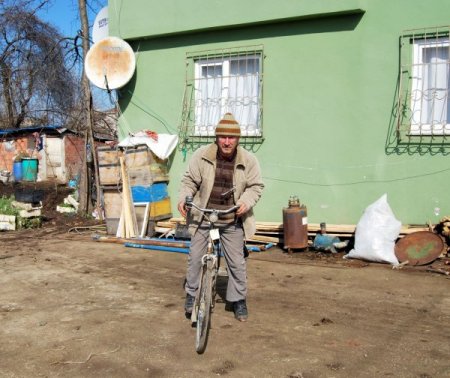 20 yıl sonra pişman oldu, çaldığı bisikleti geri getirdi