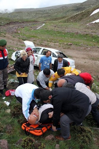 200 metrelik uçuruma yuvarlandı, yaralı kurtuldu