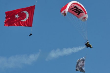 2014'de, gökyüzünü Türk bayraklı uçaklar süsleyebilir