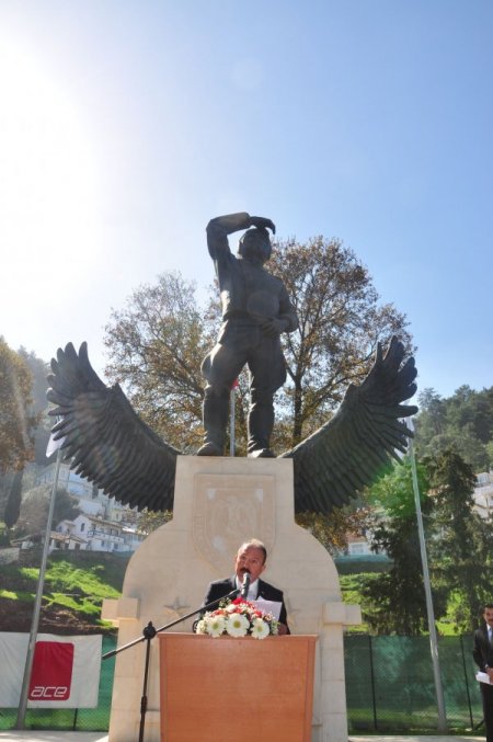 2014'de, gökyüzünü Türk bayraklı uçaklar süsleyebilir