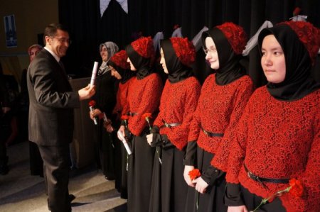 21 hafize törenle taç giydi