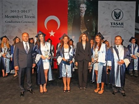 22 yaşında bıraktığı üniversiteden 44’ünde birincilikle mezun oldu