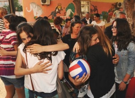 23 Nisan çocukları ülkelerine gözyaşlarıyla uğurlandı